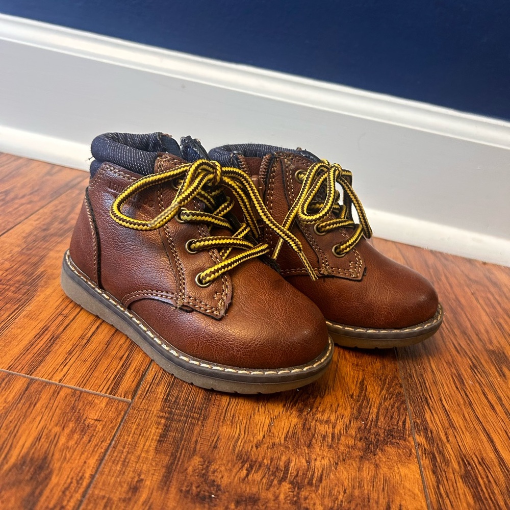 London Fog Kids Brown Boots with Yellow Laces